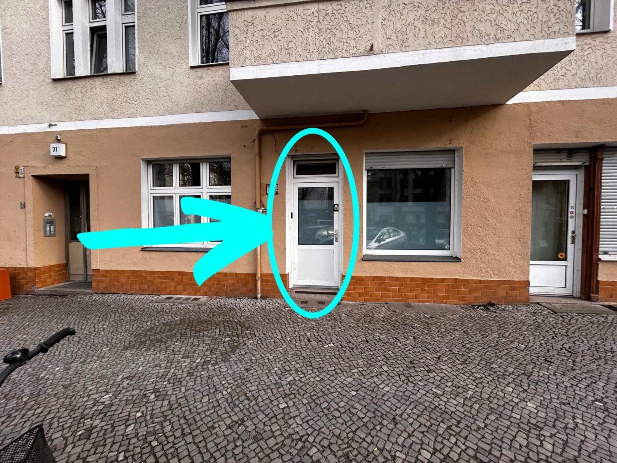 Apartment Massagesessel, King-sized Bed, Billardtisch, 2 Couches Berlin