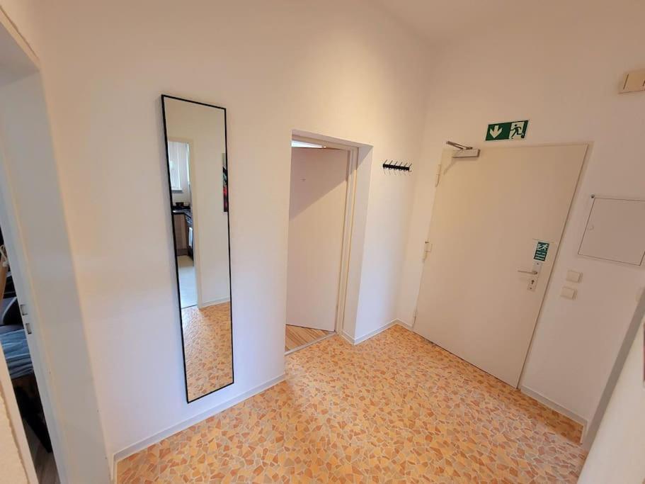 Duplex Ullstein- 4 Bedrooms, 2 Bathrooms, Living Room, 2 Parking Spaces, Boxspringbeds, Family & Business Apartment! Lejlighed