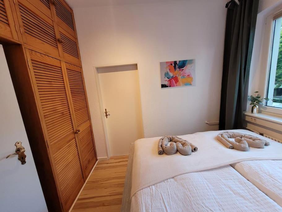 Lejlighed Duplex Ullstein- 4 Bedrooms, 2 Bathrooms, Living Room, 2 Parking Spaces, Boxspringbeds, Family & Business Apartment!