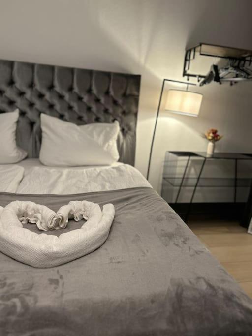 Duplex Ullstein- 4 Bedrooms, 2 Bathrooms, Living Room, 2 Parking Spaces, Boxspringbeds, Family & Business Apartment! Lejlighed Berlin