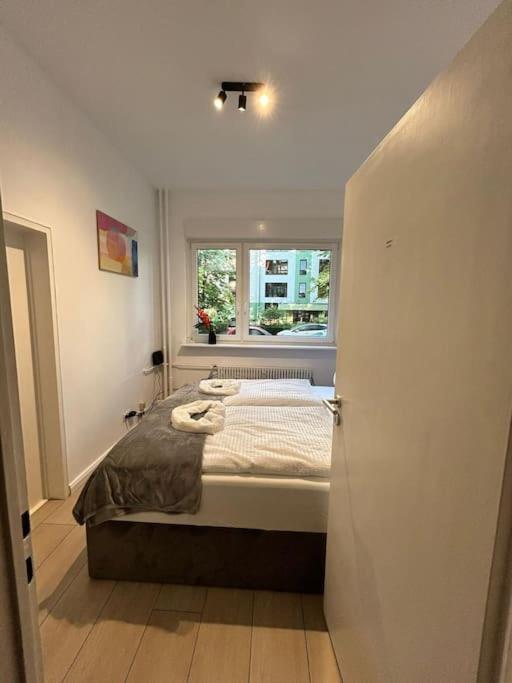 Duplex Ullstein- 4 Bedrooms, 2 Bathrooms, Living Room, 2 Parking Spaces, Boxspringbeds, Family & Business Apartment!