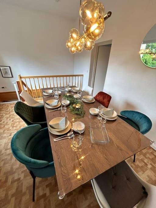 Lejlighed Duplex Ullstein- 4 Bedrooms, 2 Bathrooms, Living Room, 2 Parking Spaces, Boxspringbeds, Family & Business Apartment!