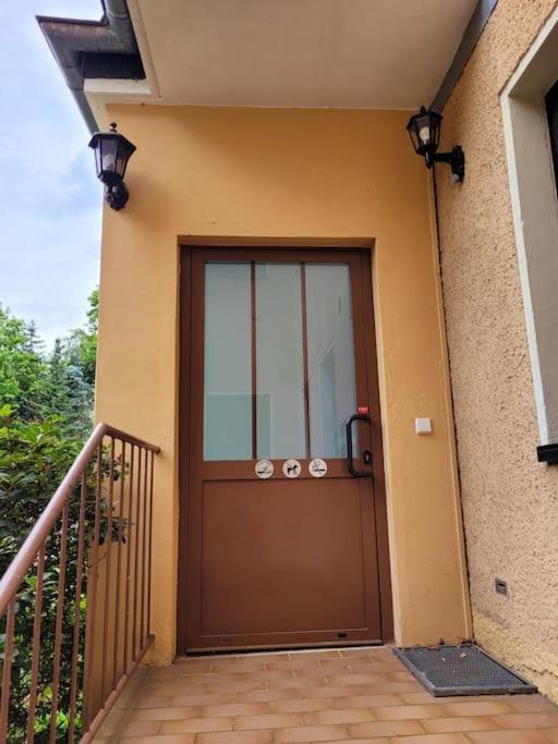 Duplex Ullstein- 4 Bedrooms, 2 Bathrooms, Living Room, 2 Parking Spaces, Boxspringbeds, Family & Business Apartment! *