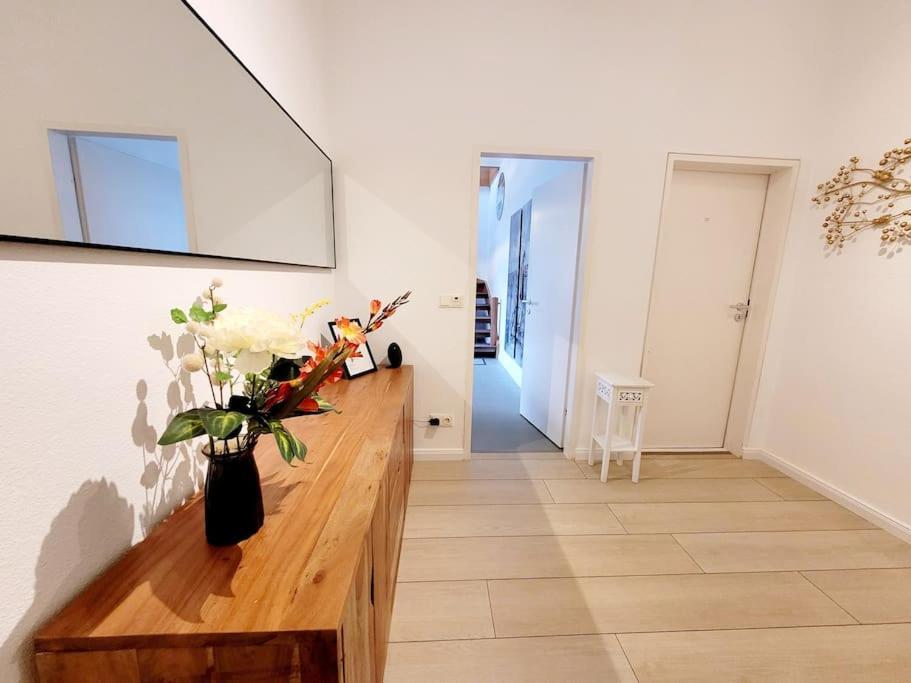Duplex Ullstein- 4 Bedrooms, 2 Bathrooms, Living Room, 2 Parking Spaces, Boxspringbeds, Family & Business Apartment! Berlin