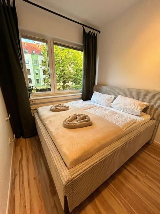 Duplex Ullstein- 4 Bedrooms, 2 Bathrooms, Living Room, 2 Parking Spaces, Boxspringbeds, Family & Business Apartment!