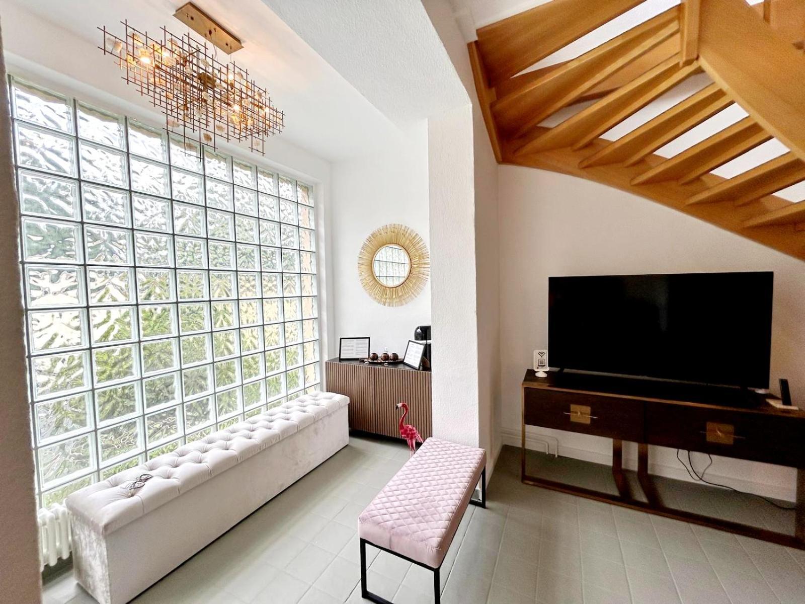 Lejlighed Duplex Ullstein- 4 Bedrooms, 2 Bathrooms, Living Room, 2 Parking Spaces, Boxspringbeds, Family & Business Apartment! *