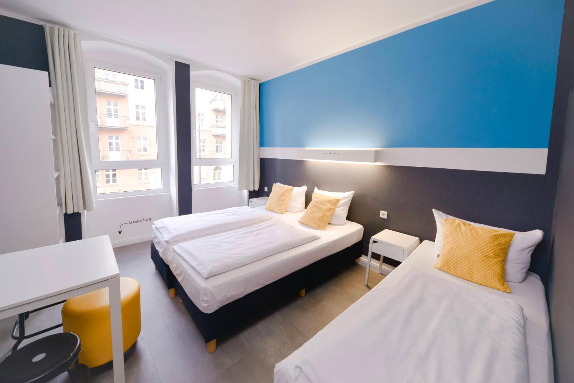 Old Town Hostel *