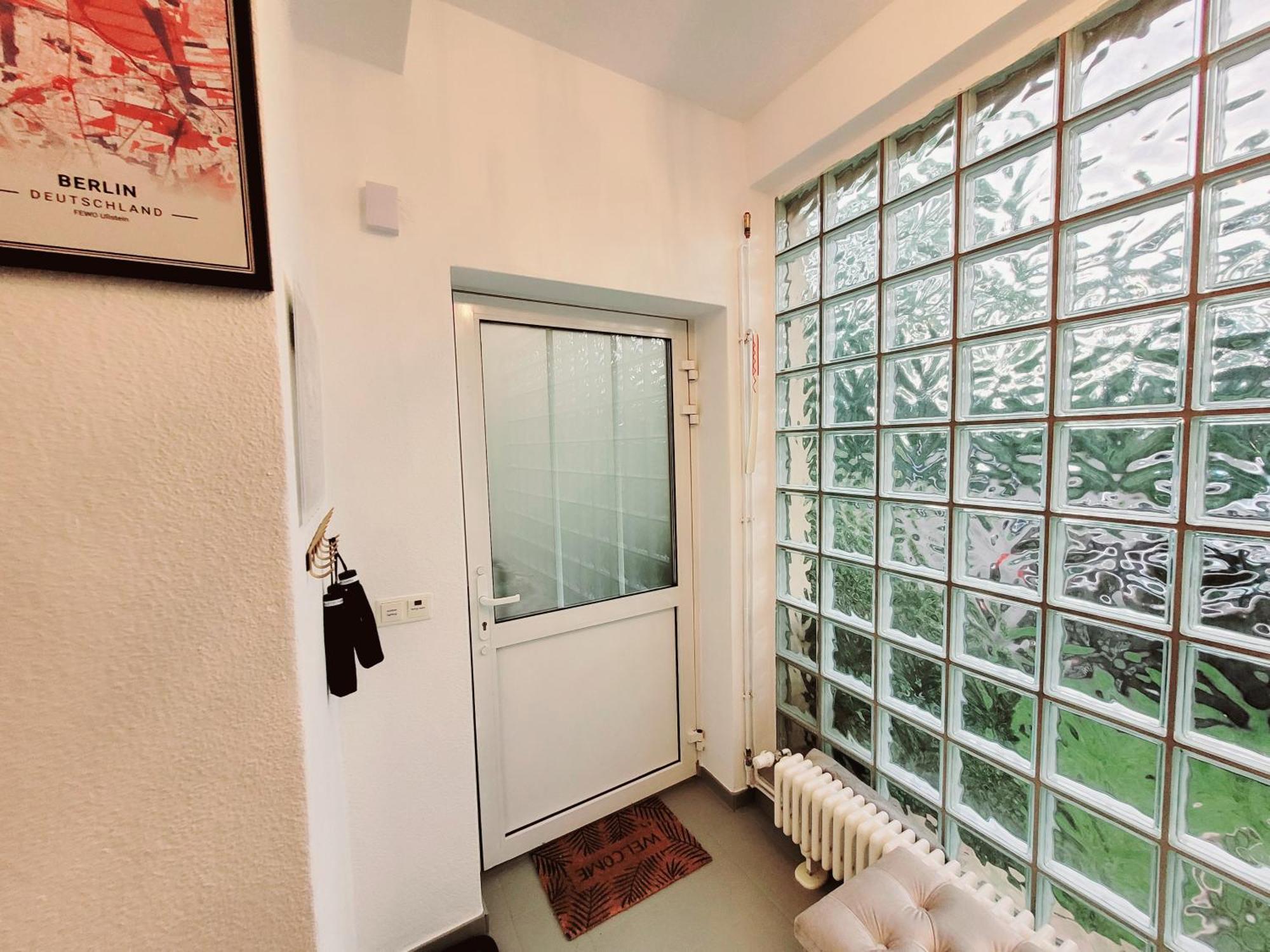 Duplex Ullstein- 4 Bedrooms, 2 Bathrooms, Living Room, 2 Parking Spaces, Boxspringbeds, Family & Business Apartment!