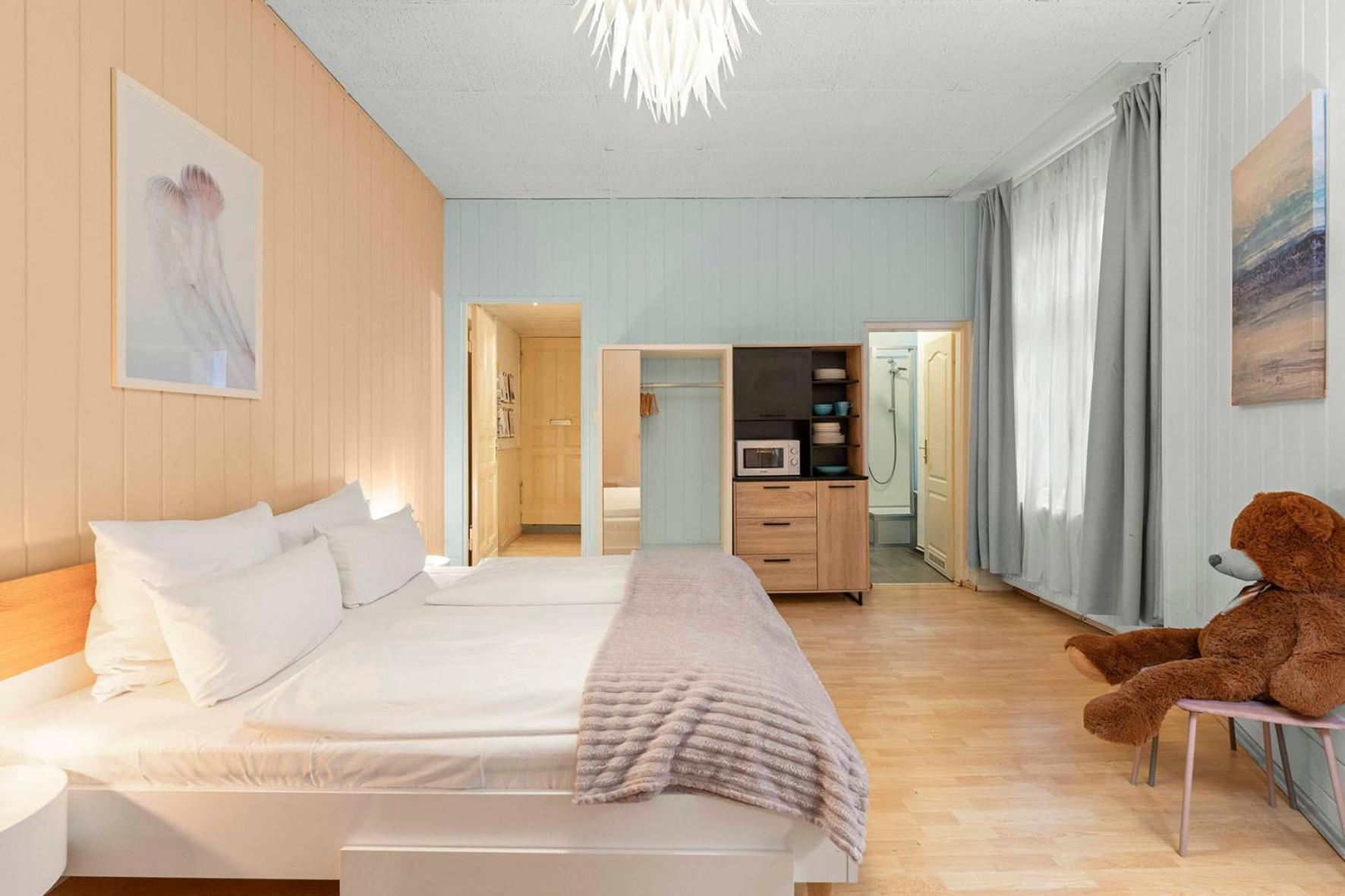 Apartment 33 H S-bahn Schoenhauser Allee *