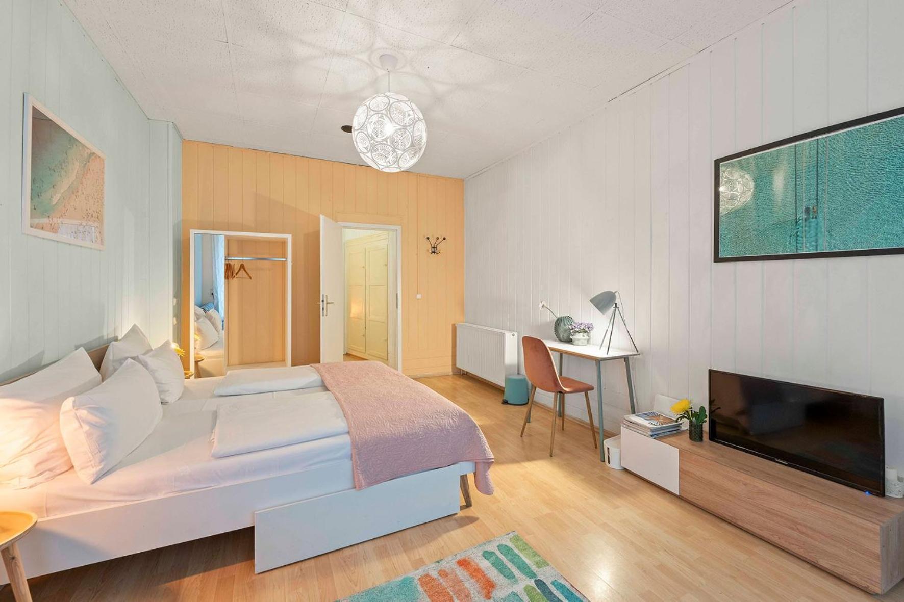 33 H S-bahn Schoenhauser Allee Apartment Berlin