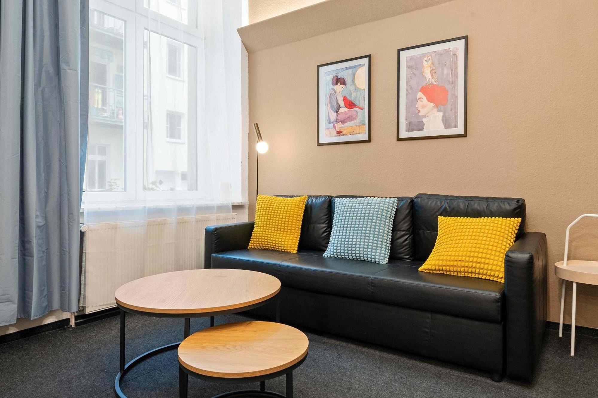 33 L With 8 & 3 Bathrooms Apartment Berlin