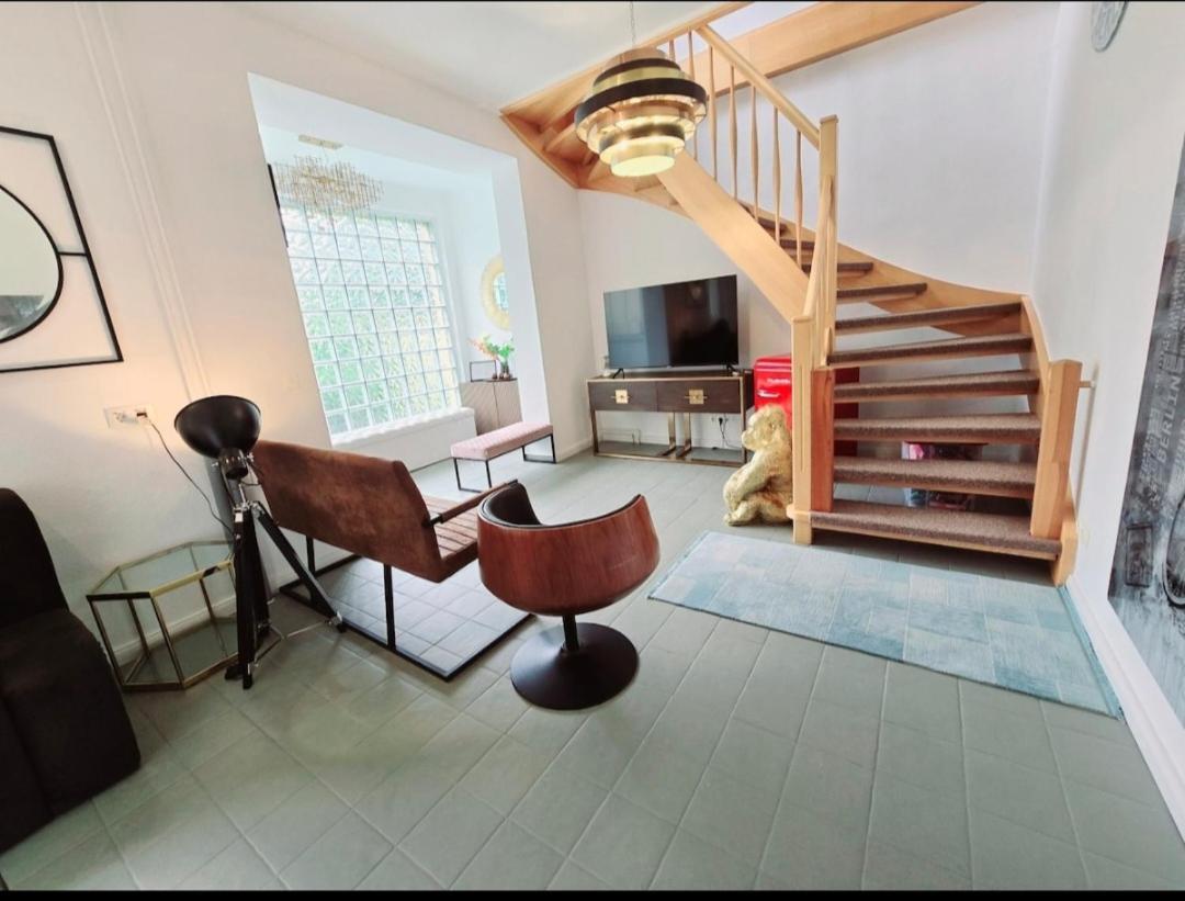 Lejlighed Duplex Ullstein- 4 Bedrooms, 2 Bathrooms, Living Room, 2 Parking Spaces, Boxspringbeds, Family & Business Apartment! Berlin