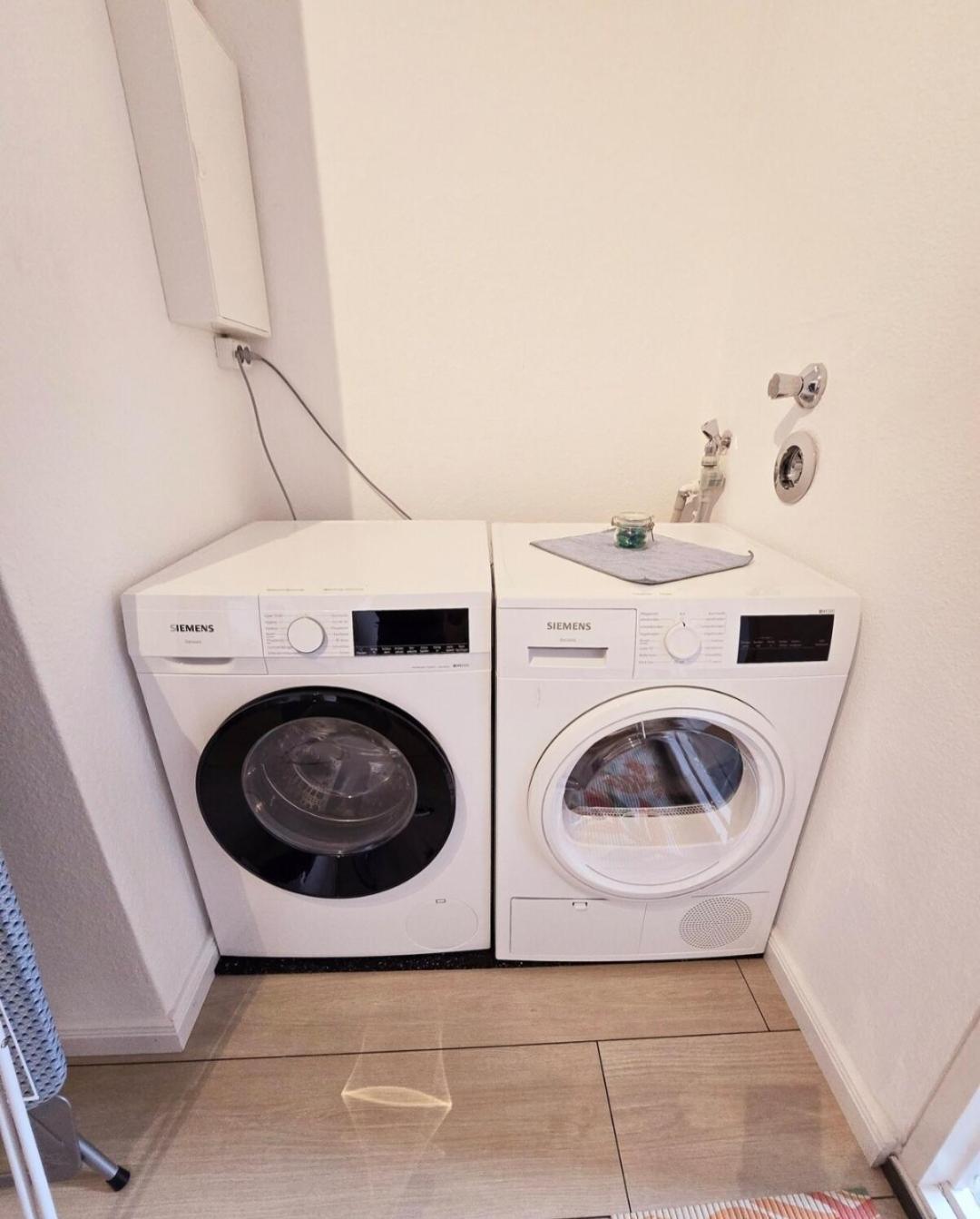 Duplex Ullstein- 4 Bedrooms, 2 Bathrooms, Living Room, 2 Parking Spaces, Boxspringbeds, Family & Business Apartment! * Berlin