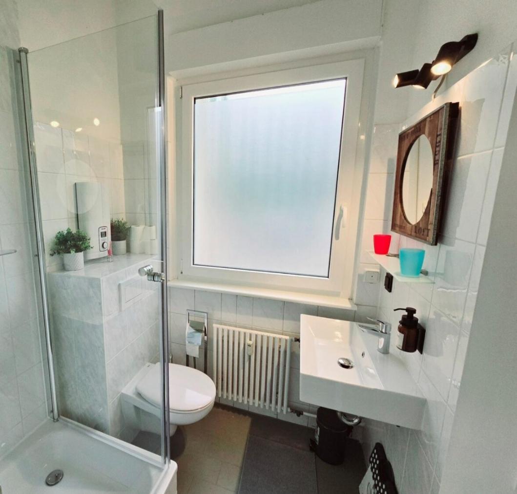 Duplex Ullstein- 4 Bedrooms, 2 Bathrooms, Living Room, 2 Parking Spaces, Boxspringbeds, Family & Business Apartment! Lejlighed