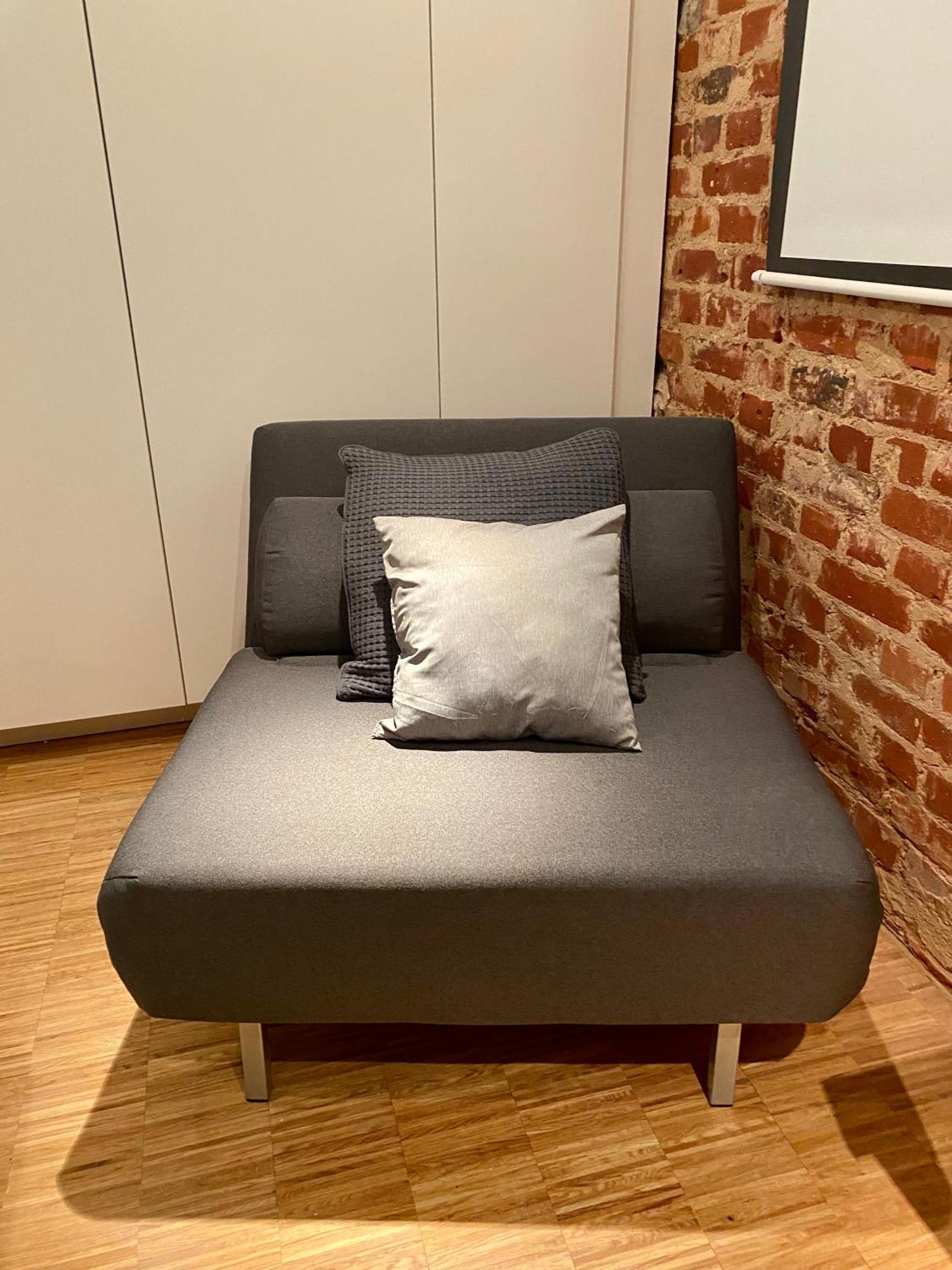 Apartment Stylish With Cinema, 2-min Tram