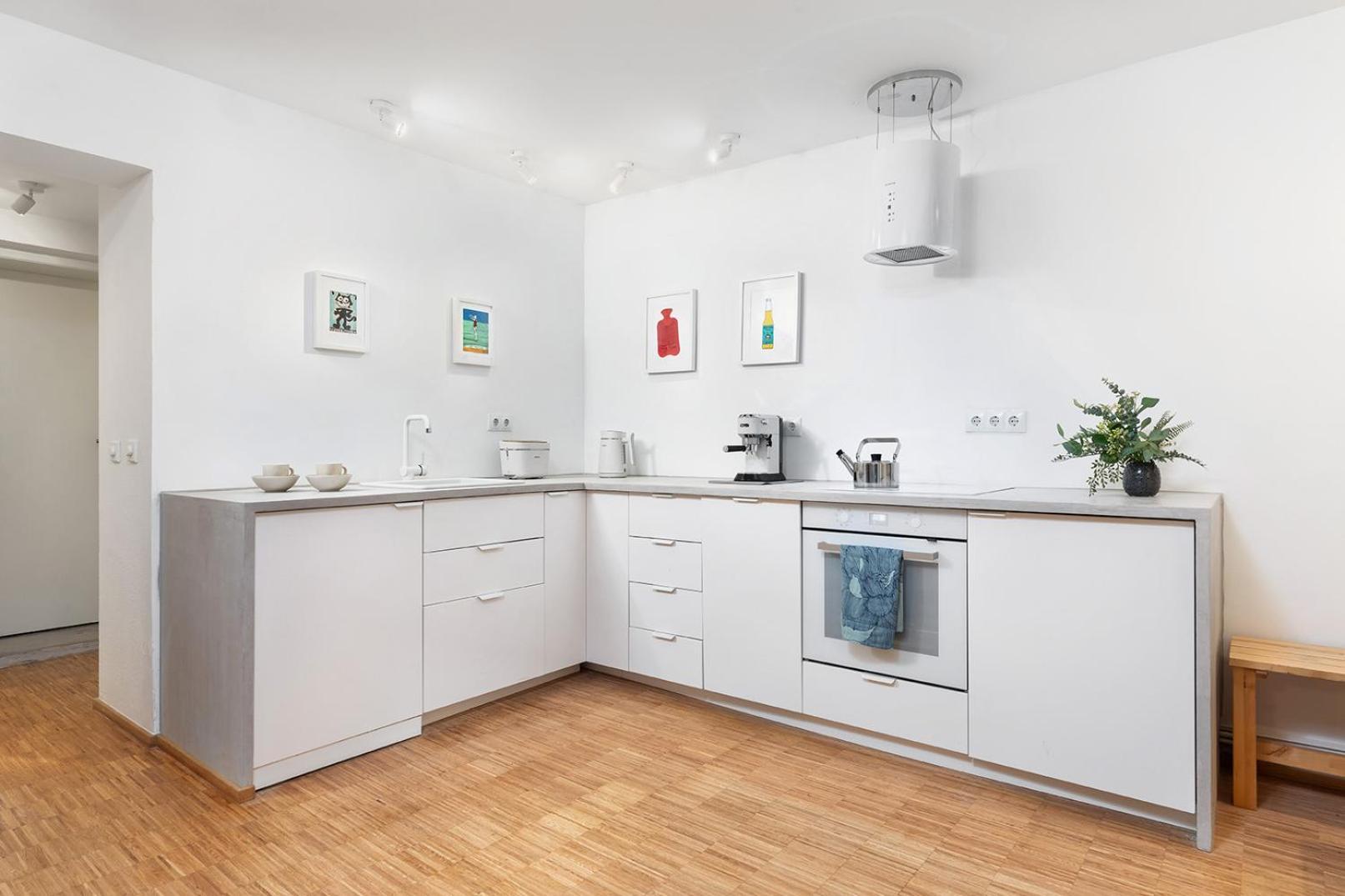 Stylish With Cinema, 2-min Tram Apartment Berlin