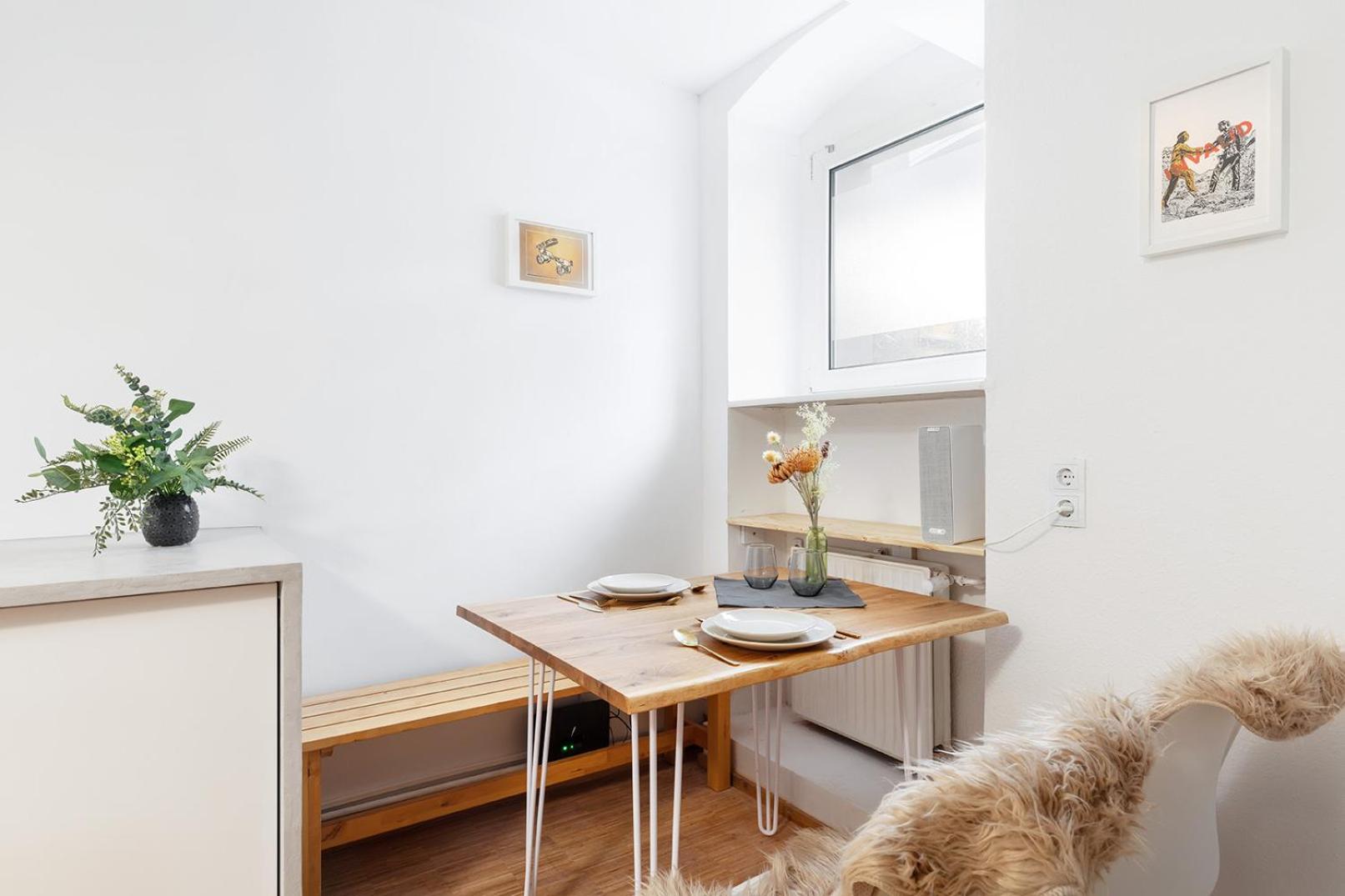 Stylish With Cinema, 2-min Tram * Berlin