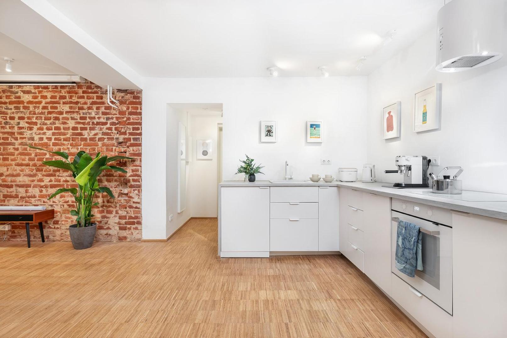 Stylish With Cinema, 2-min Tram Apartment Berlin