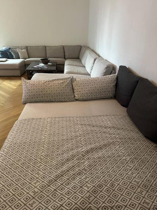 Grosses Am Kudamm Apartment *