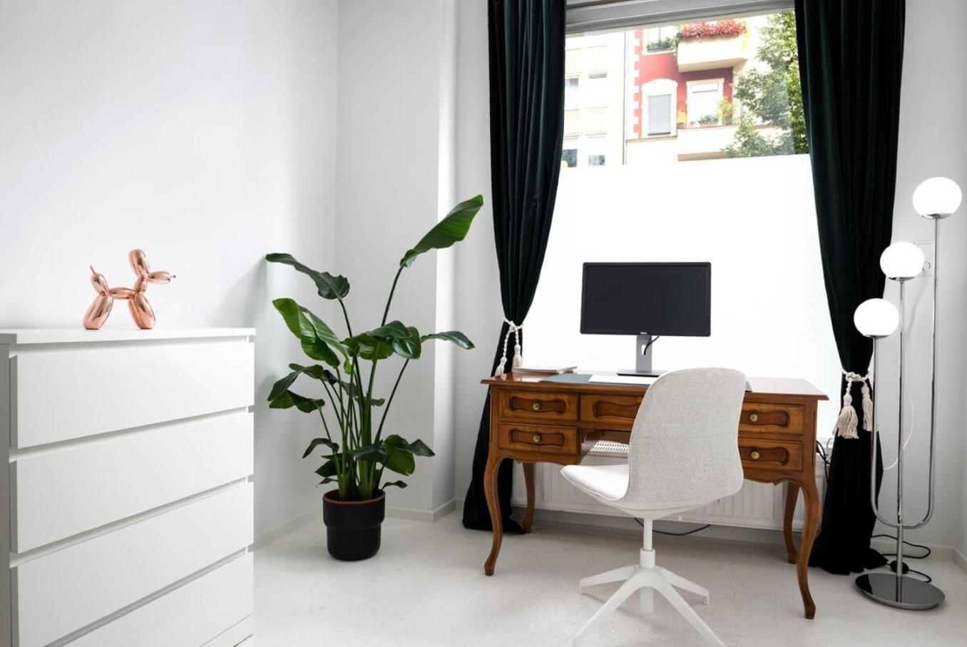 Apartment With Fireplace Near Underground *