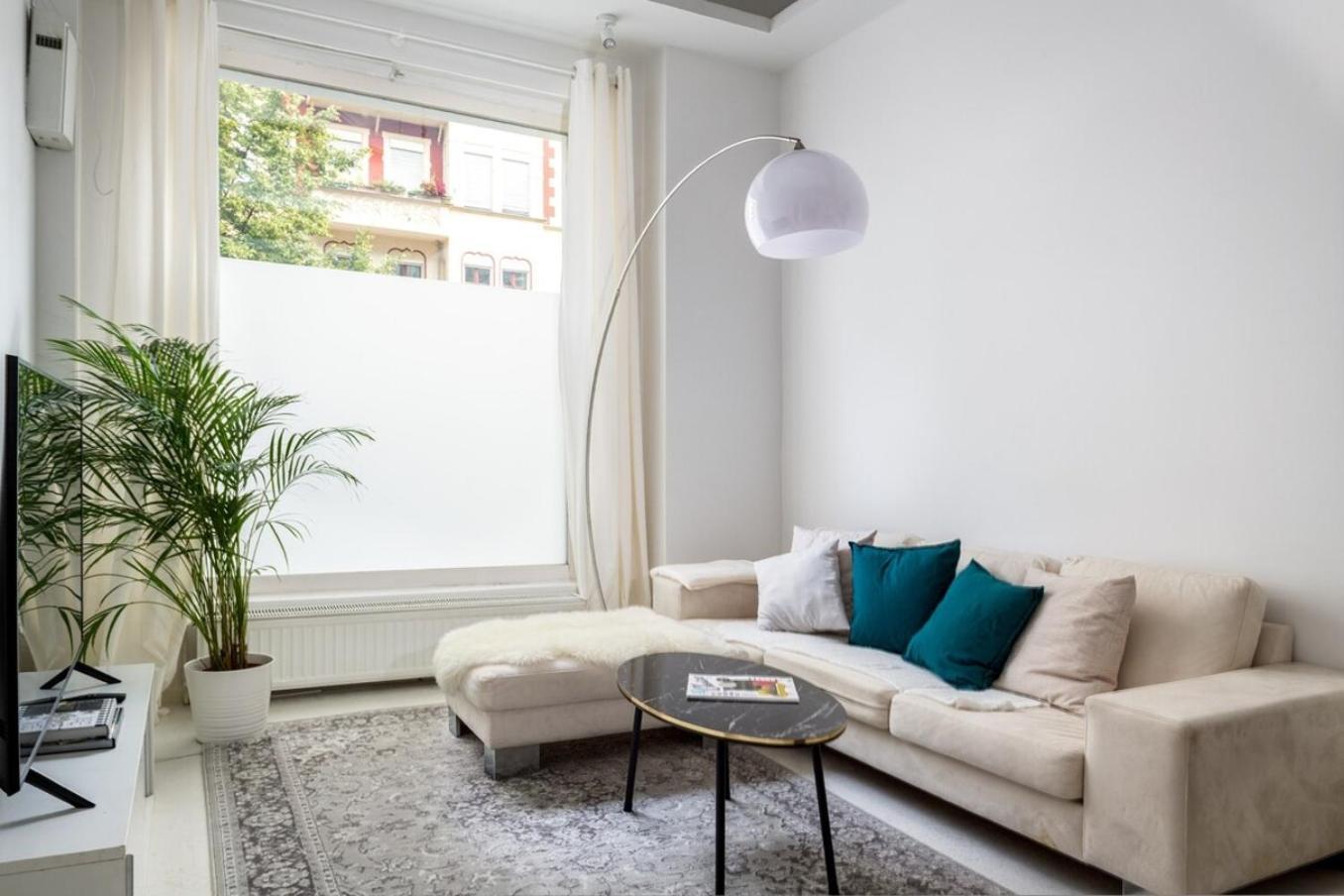 With Fireplace Near Underground Apartment Berlin