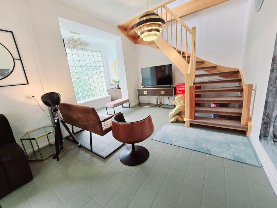 Lejlighed Duplex Ullstein- 4 Bedrooms, 2 Bathrooms, Living Room, 2 Parking Spaces, Boxspringbeds, Family & Business Apartment!