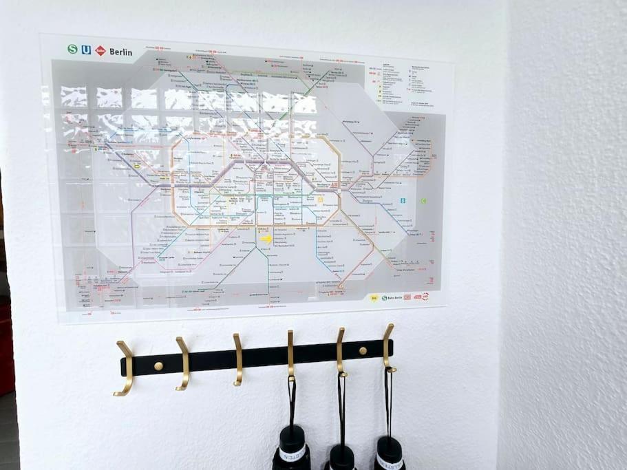 Duplex Ullstein- 4 Bedrooms, 2 Bathrooms, Living Room, 2 Parking Spaces, Boxspringbeds, Family & Business Apartment! Berlin