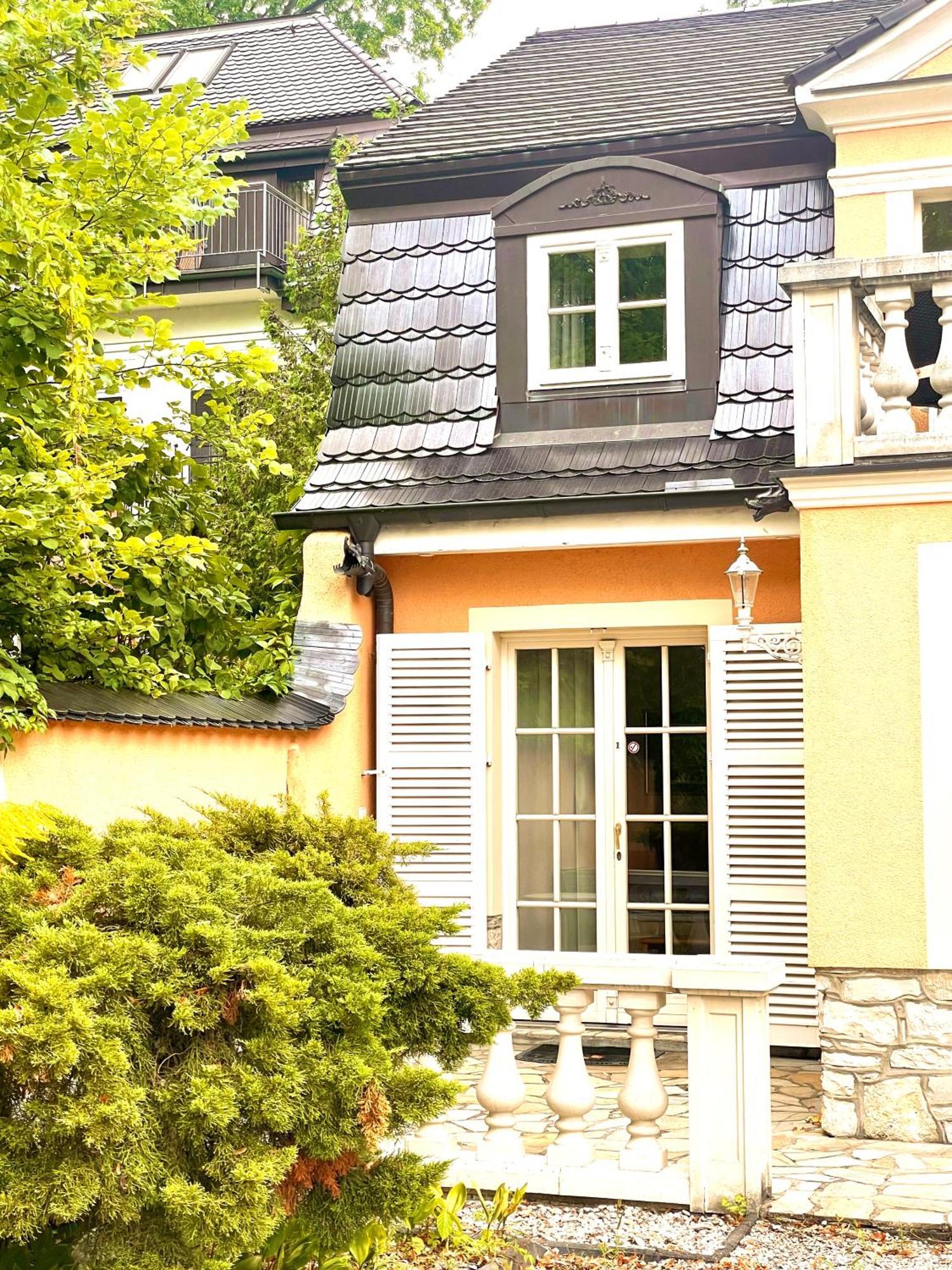 Lodge Yacht- , Und Reisemobilhafen 