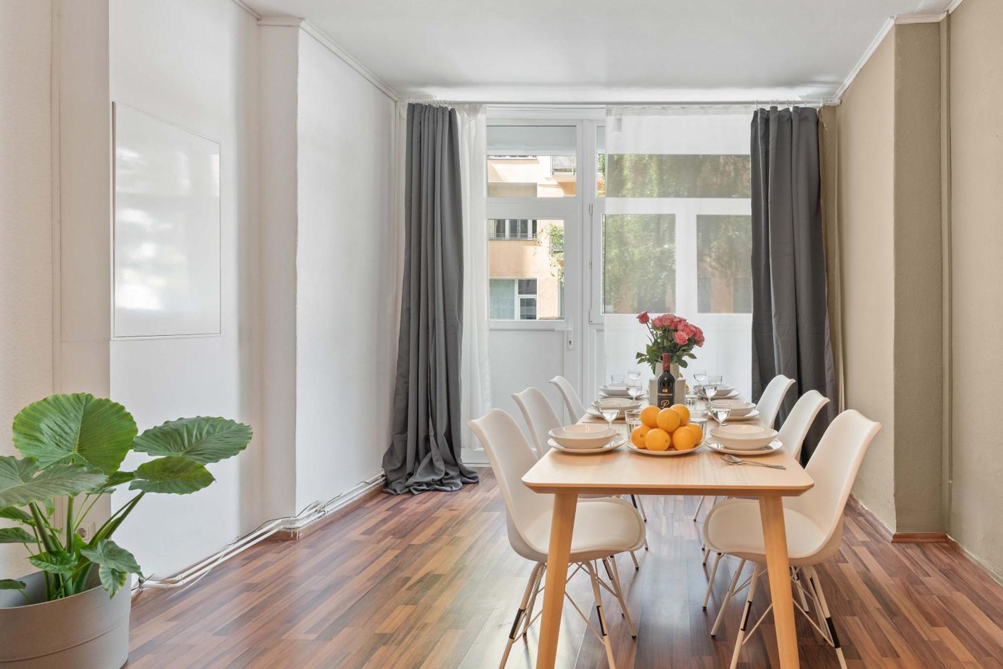Apartment 33 I Und N Mitte *