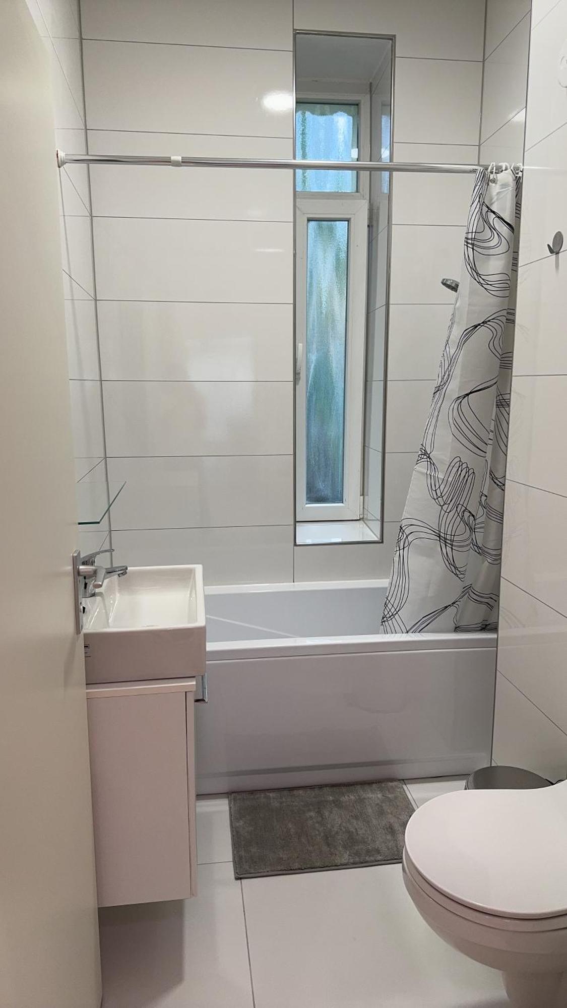 Brandneues Mit 3 Schlafzimmern * Berlin