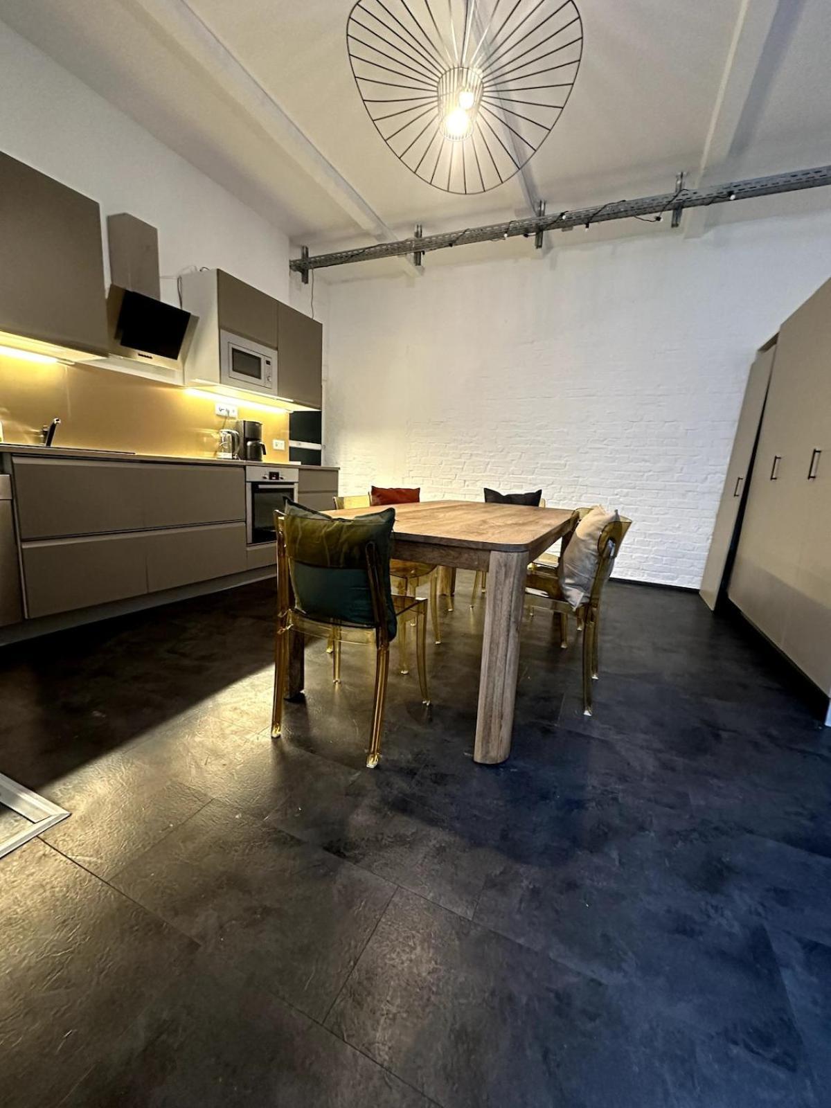 Classic Black In Vibrant Area 6 Apartment Berlin