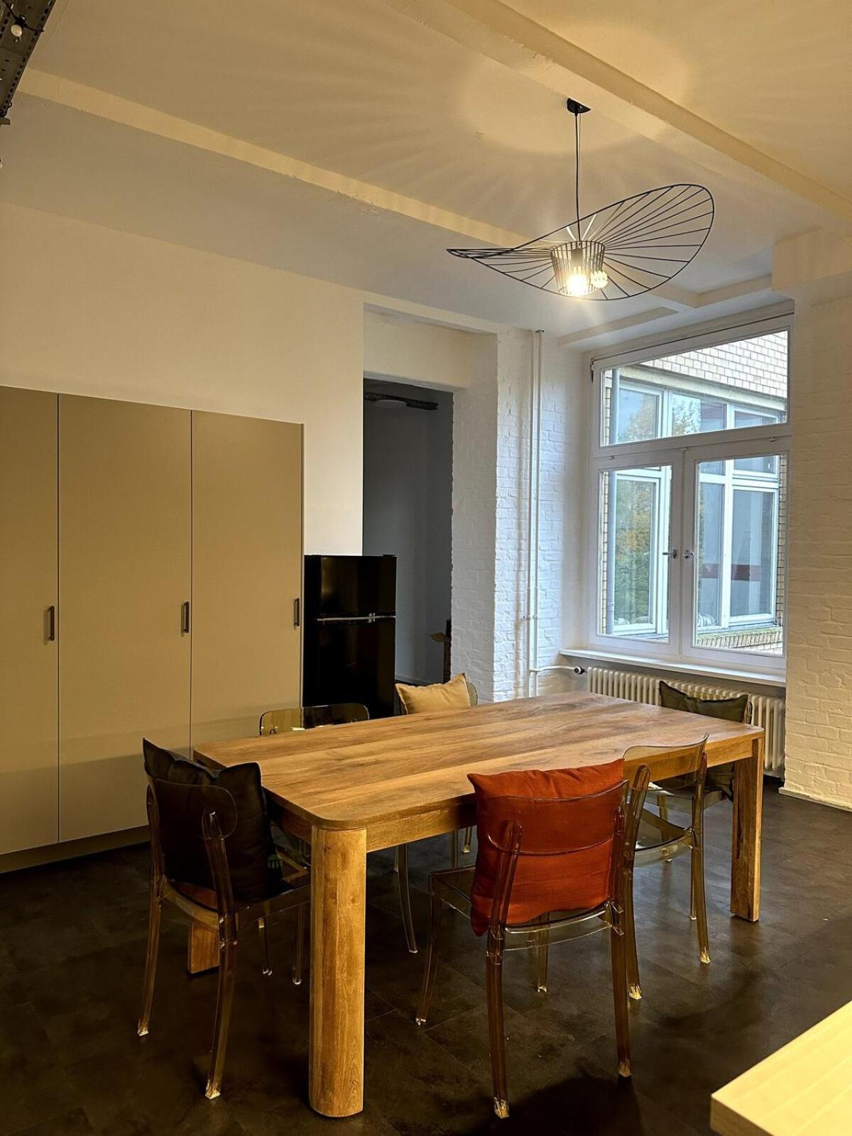 Classic Black In Vibrant Area 6 * Berlin