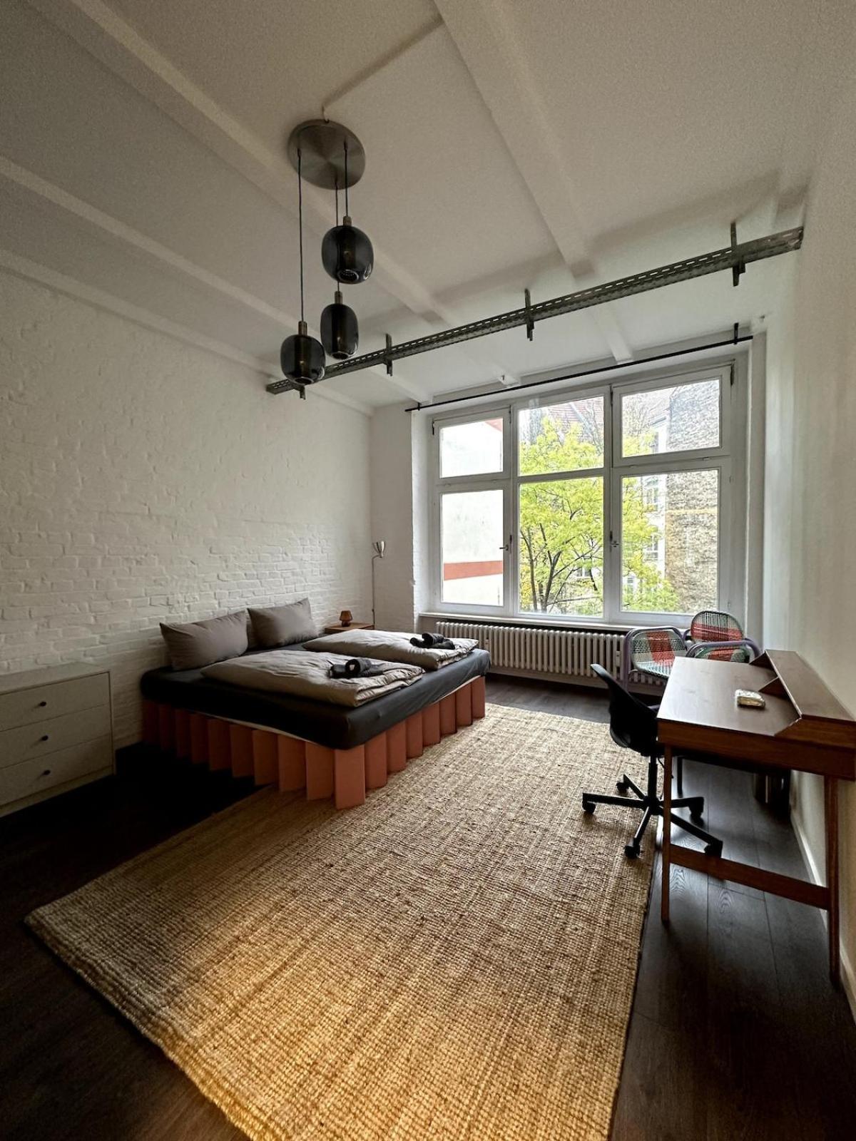 Cozy Rosy In Vibrant Area 4 Apartment