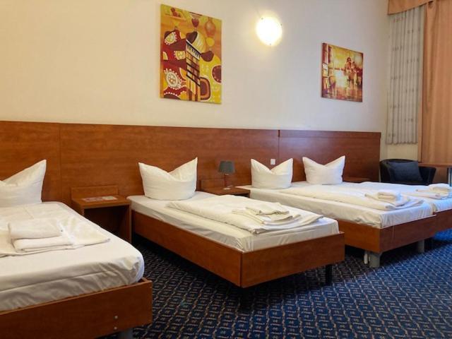 Am Kurfuerstendamm 3* Berlin