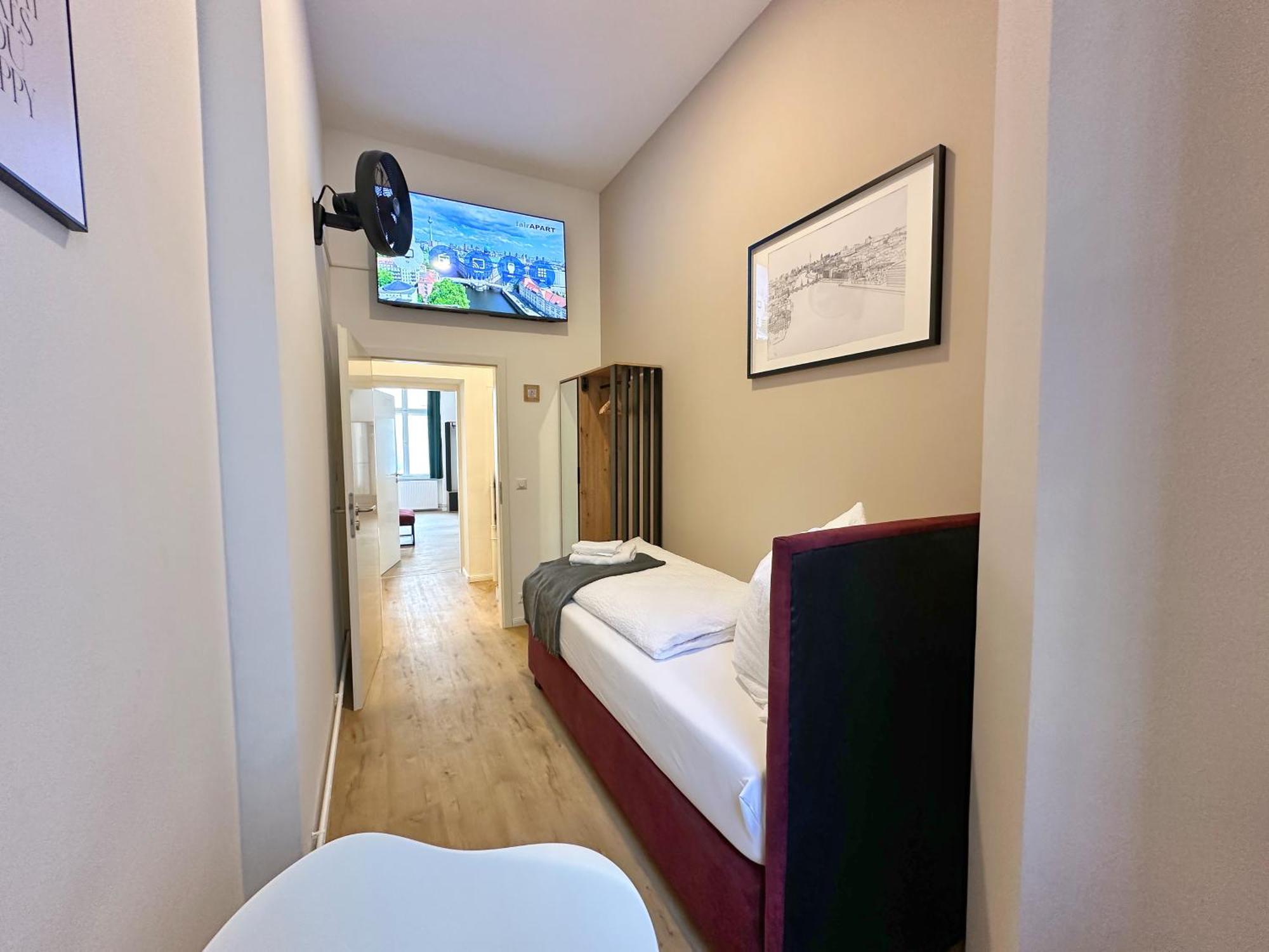 Fairapart 5 Rooms, 2 Baths, 120sq M Prenzlauer Berg Lejlighed