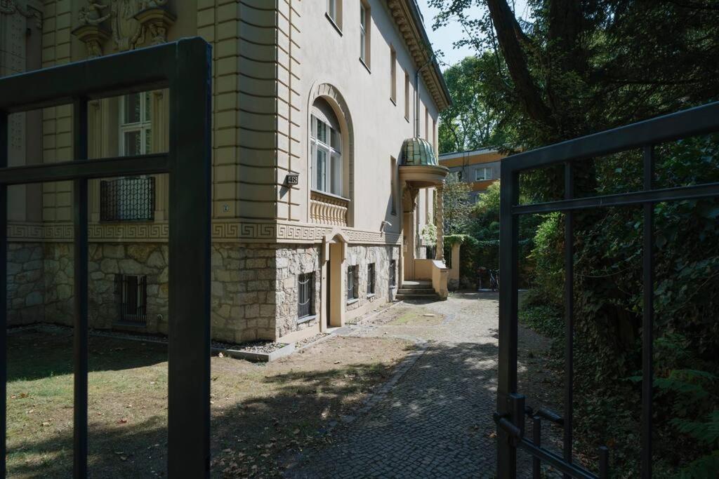 Parklounge In Historic Apartment Berlin