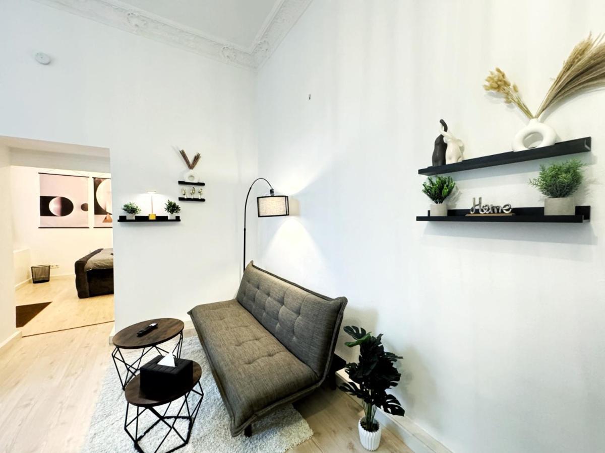 I Spacious 130qm Near Berlins Sights Apartment
