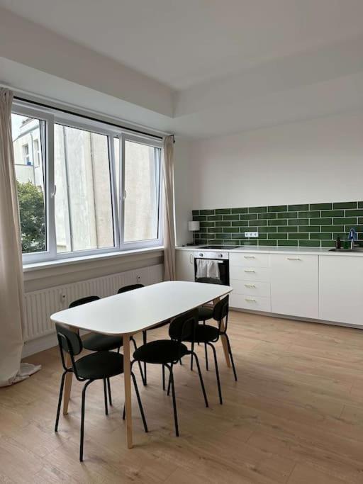 Helles Elegantes In Berlin-schoeneberg Apartment *