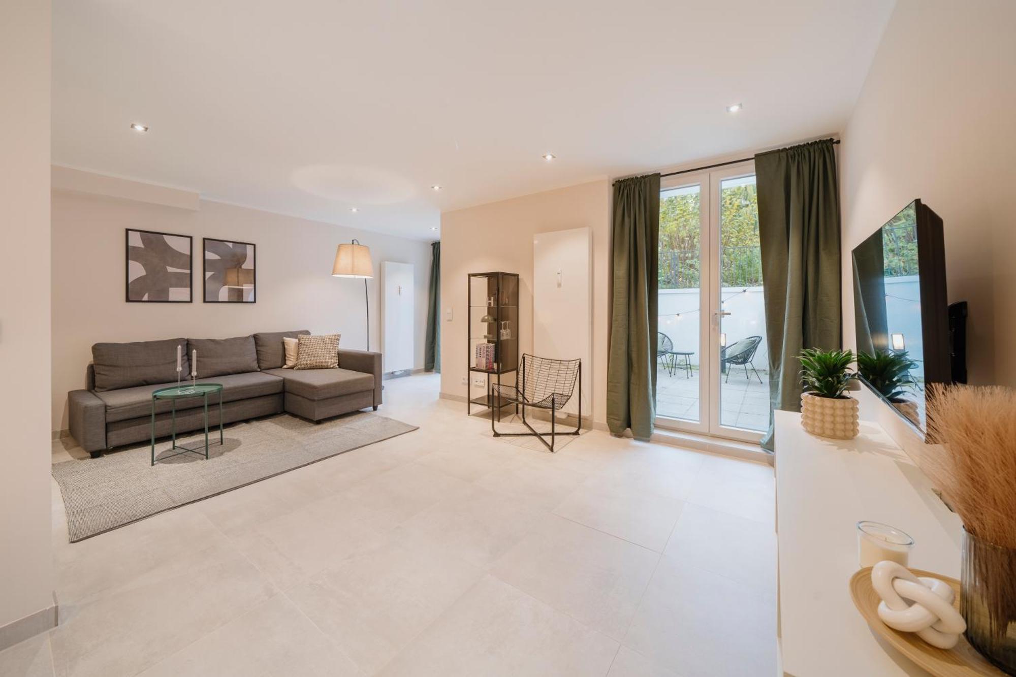 Homely - Huge Terrace, Modern, Quiet, Near Kudamm Berlin