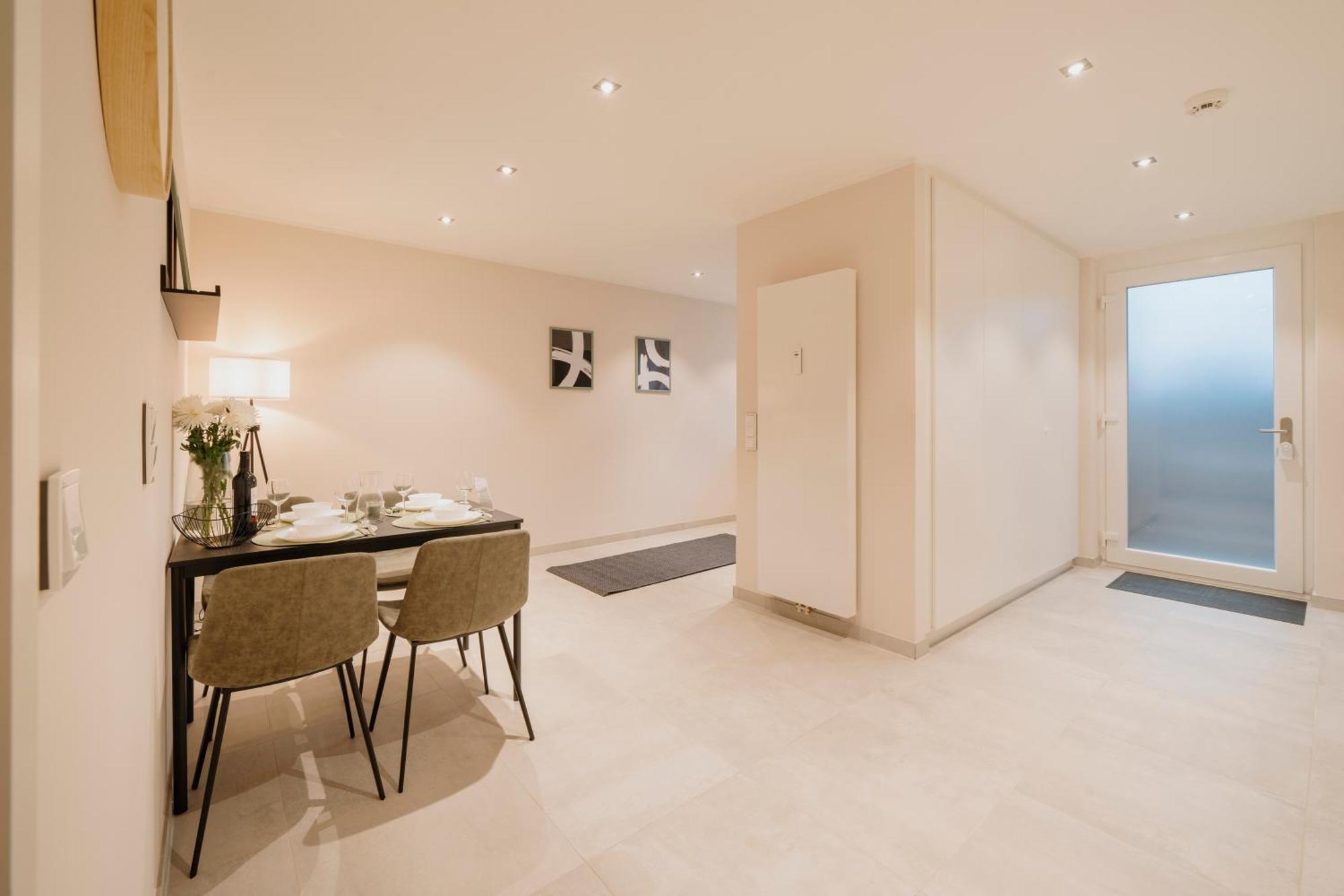 Homely - Huge Terrace, Modern, Quiet, Near Kudamm Apartment