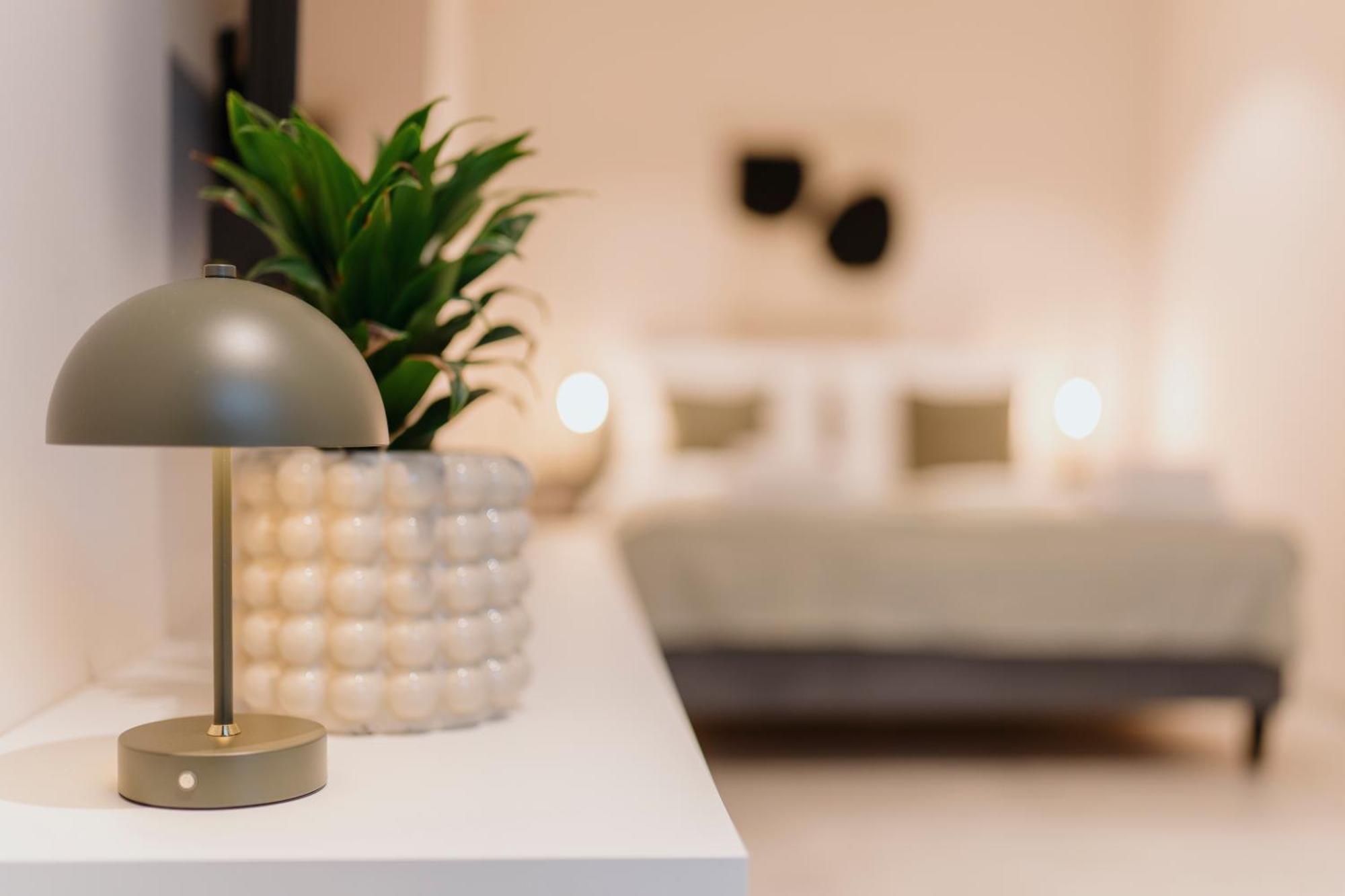 Homely - Huge Terrace, Modern, Quiet, Near Kudamm Berlin