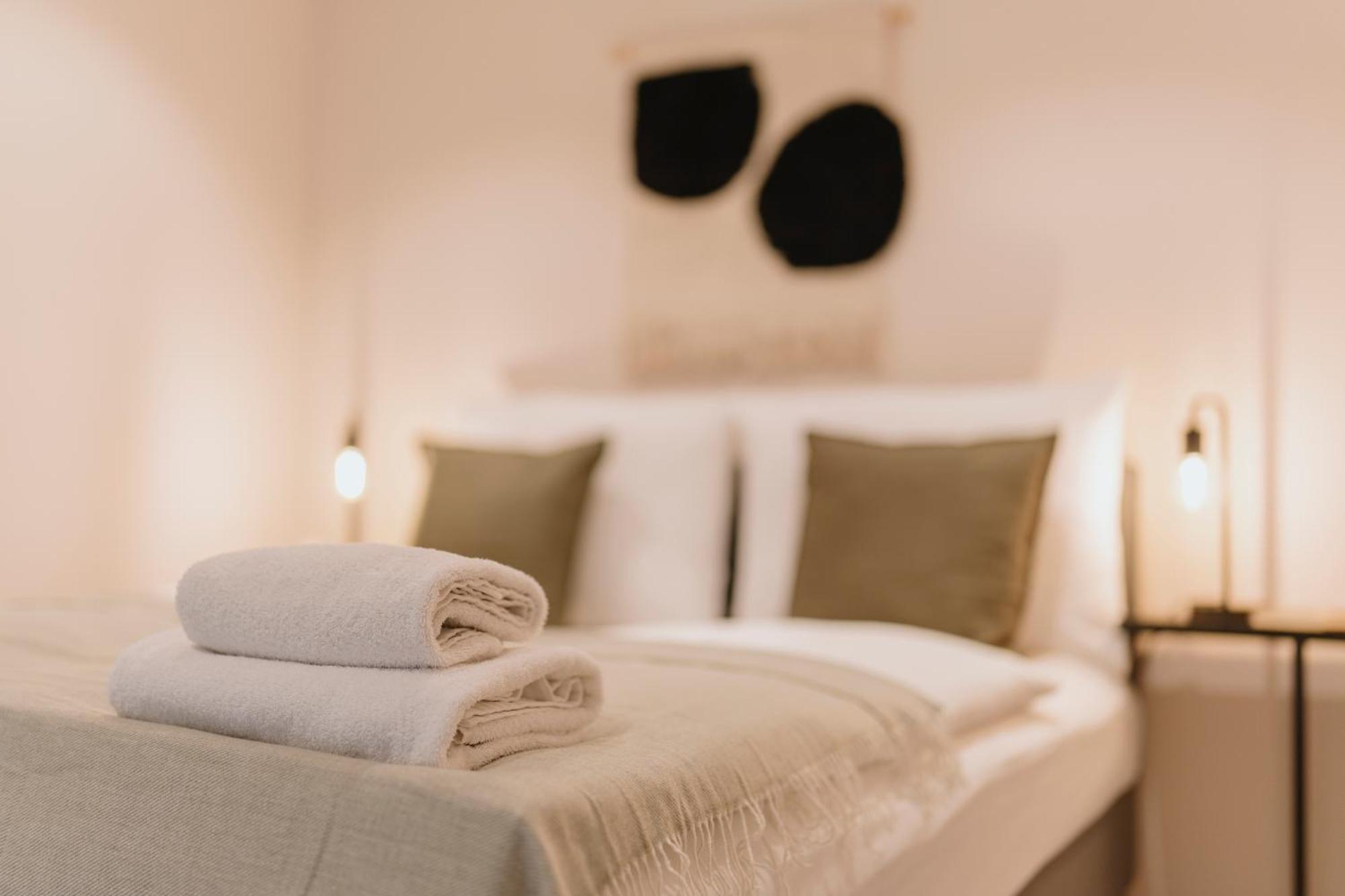 Homely - Huge Terrace, Modern, Quiet, Near Kudamm Apartment *