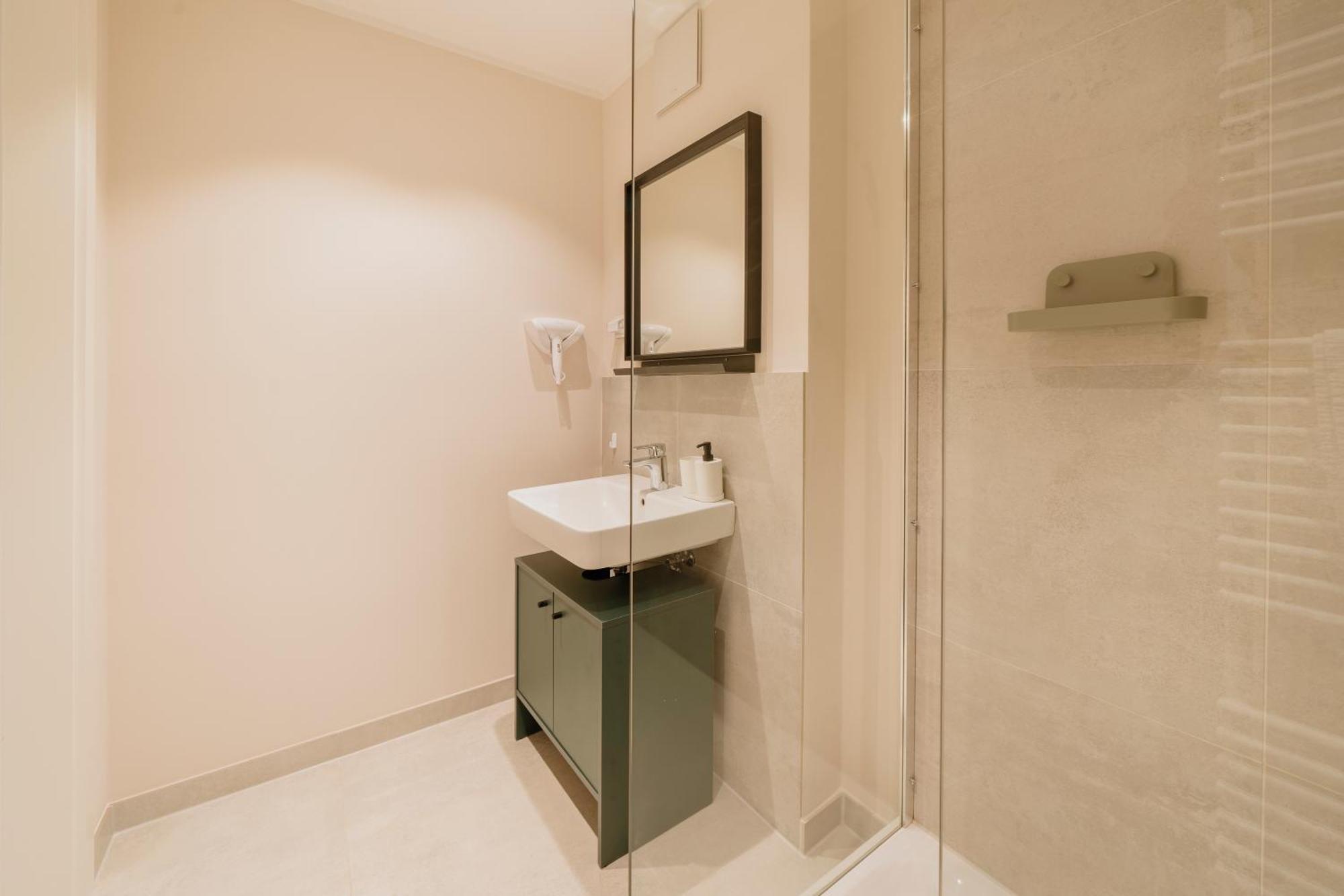 Homely - Huge Terrace, Modern, Quiet, Near Kudamm * Berlin
