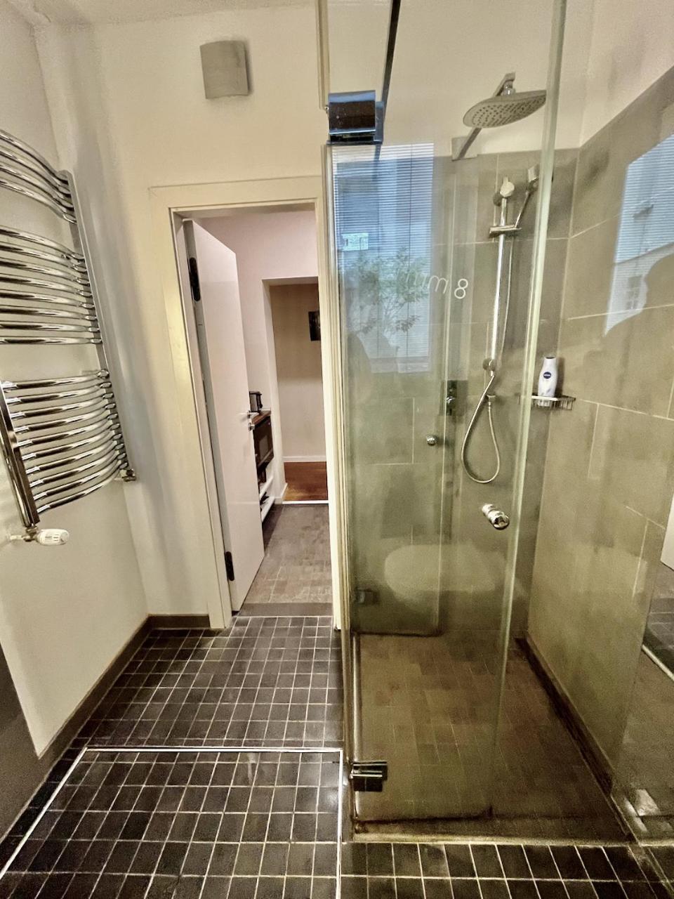 Im Nollendorfkiez, 2 Zimmer, Kueche, Bad, Apartment Berlin