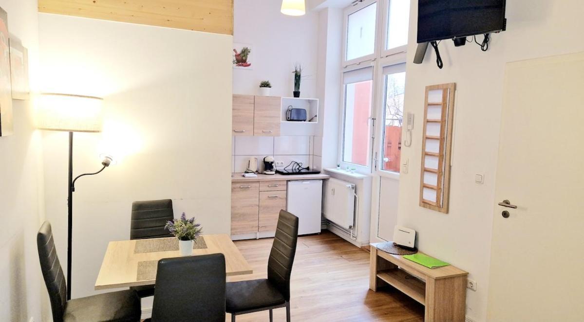 Km1 Small Two-room With Terrace Berlin