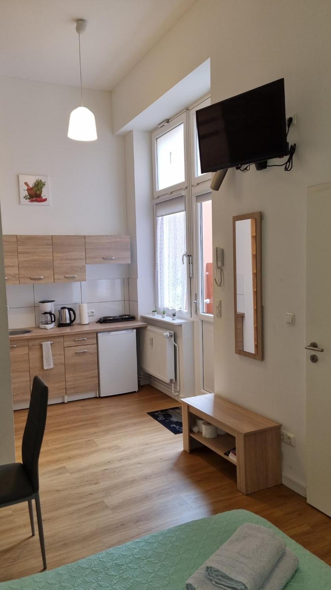 Km1 Small Two-room With Terrace Apartment Berlin