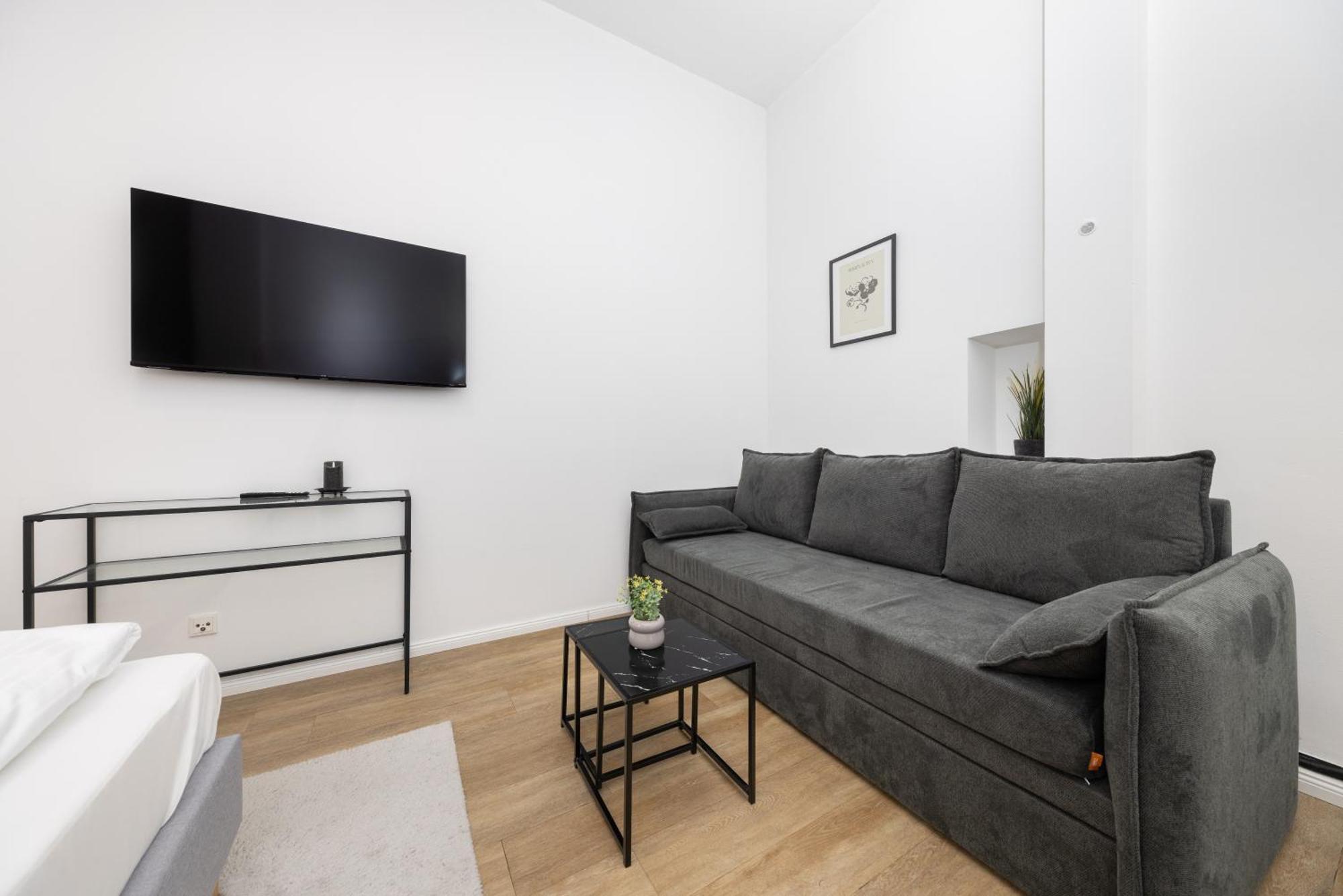 2br Modern Maybachufer Tischkicker Apartment *