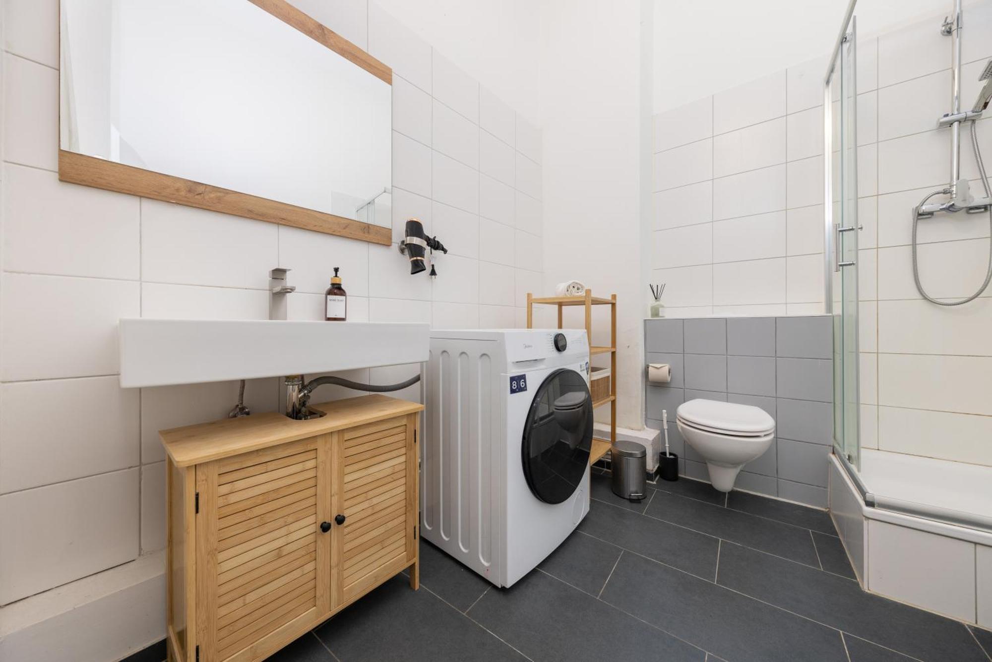 2br Modern Maybachufer Tischkicker *
