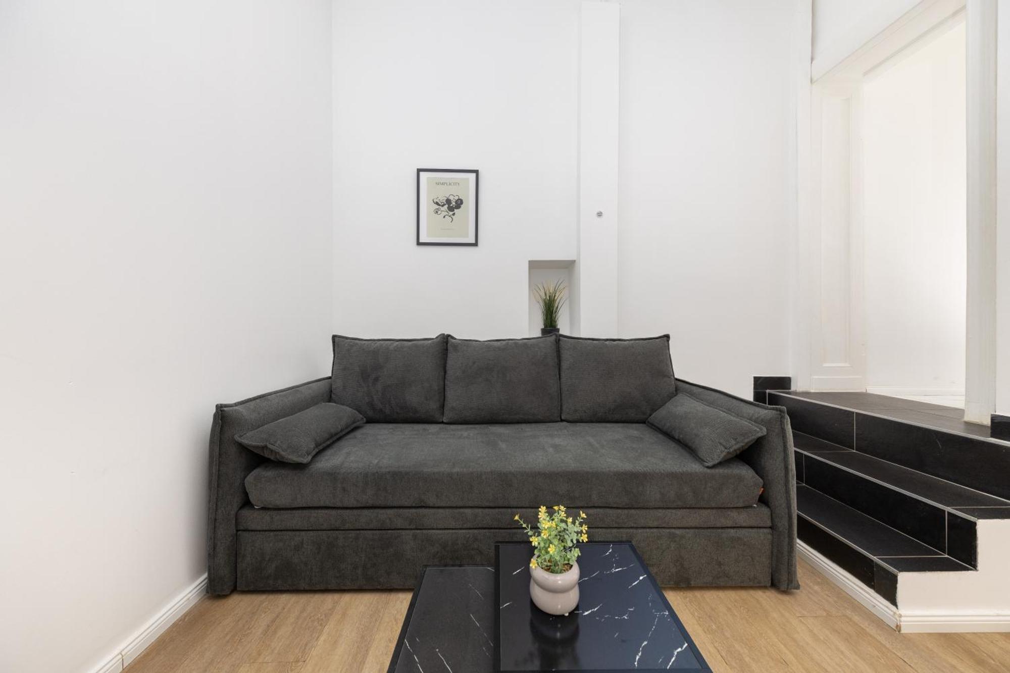 2br Modern Maybachufer Tischkicker Apartment