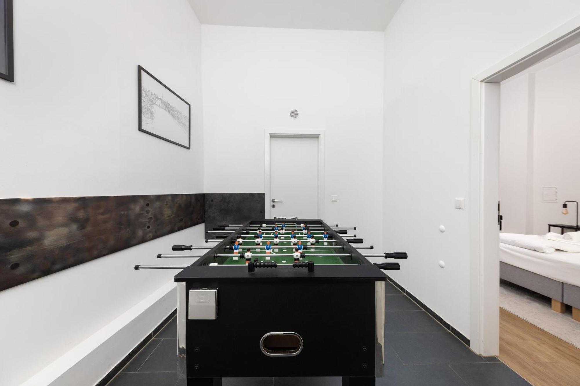 2br Modern Maybachufer Tischkicker Apartment